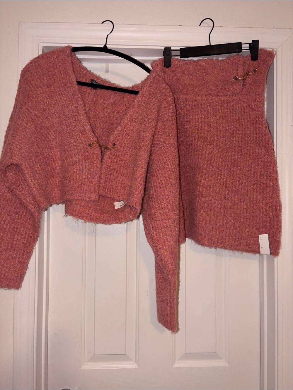 Cropped V-Neck Knit Sweater and Skirt Set - Pink